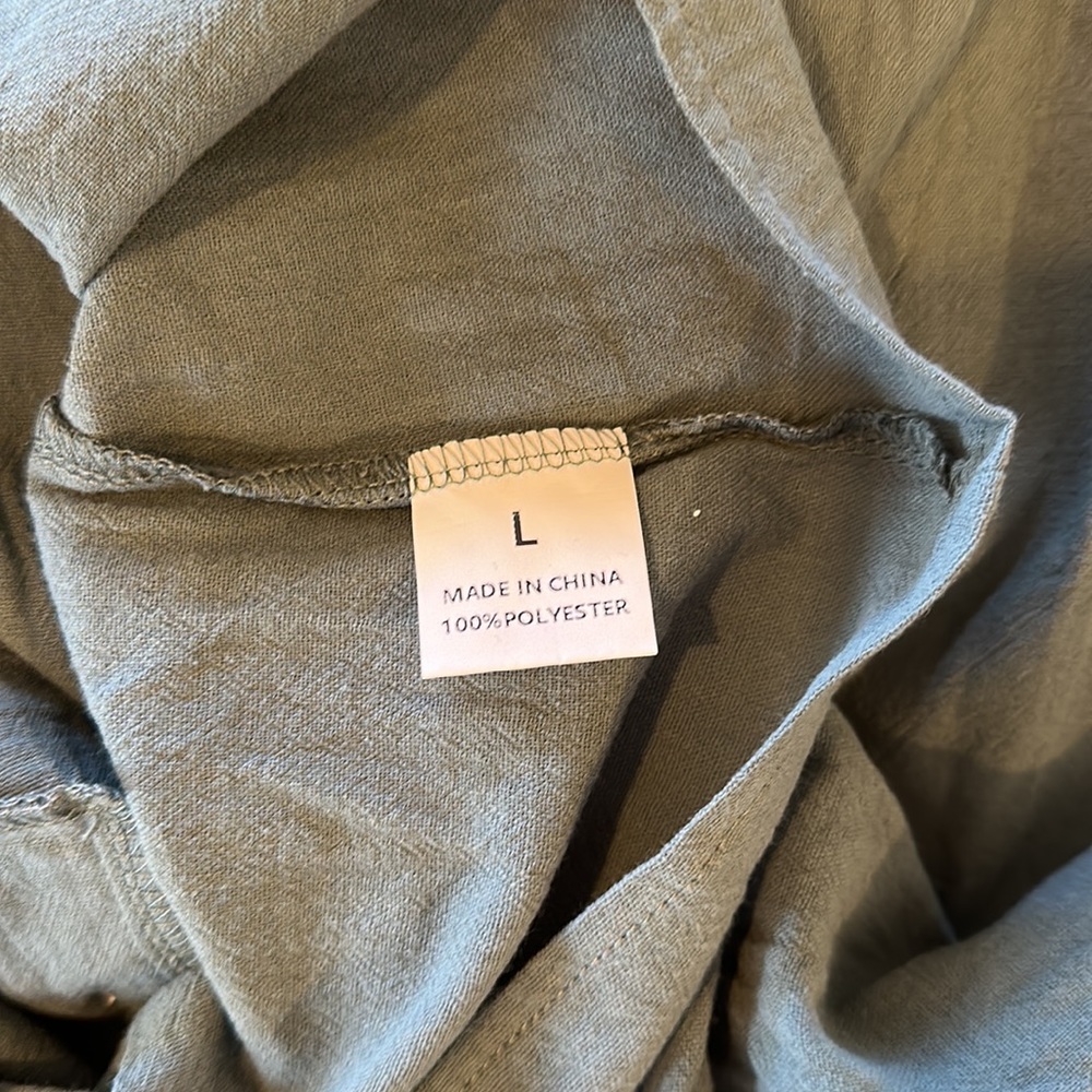 La Mode 3 button V neck top - Picture 5 of 5